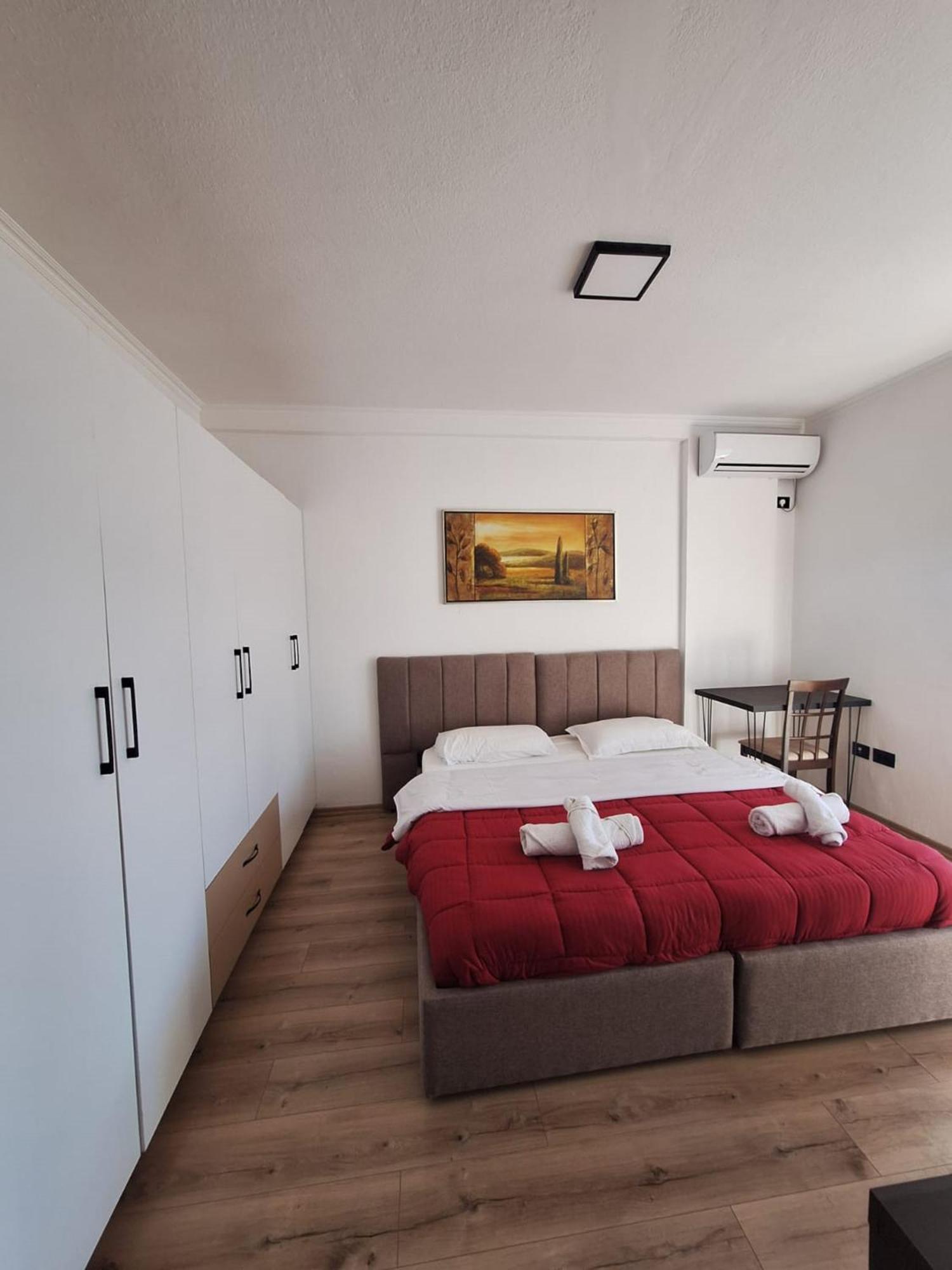 Albania Apartment Near Tirana City Center Double Or Twin Bed Exterior photo